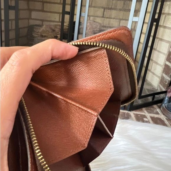 Louis Vuitton Monogram Wallet - Picture 6 of 16